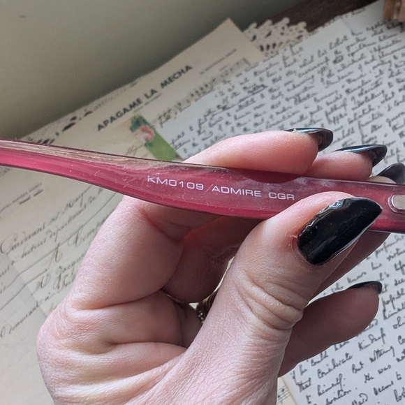 Stylish Black and Red Sunglasses Foster Grant - Picture 4 of 5